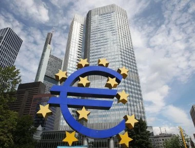 Σταδιακή άρση της νομισματικής στήριξης στην Ευρωζώνη από την ΕΚΤ